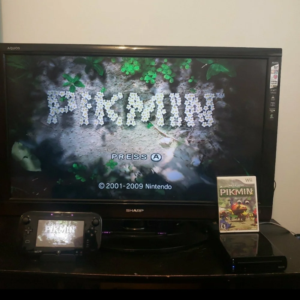 Nintendo Wii U 32GB in Black (PIKMIN!) BUNDLE